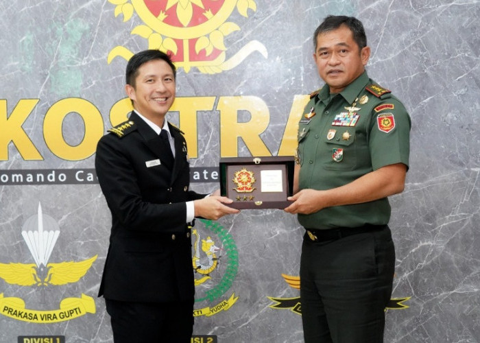 Pangkostrad Terima Kunjungan Kehormatan Panglima Angkatan Bersenjata Singapura