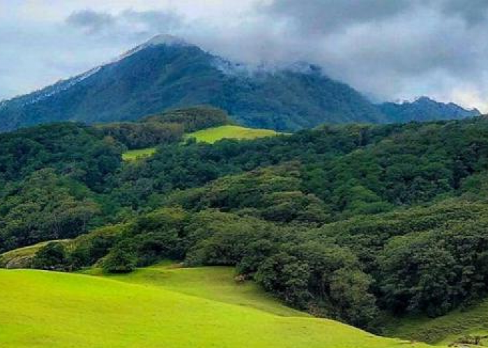 Mengungkap Sejarah dan Misteri Gunung Mutis, Simbol Spiritual Pulau Timor