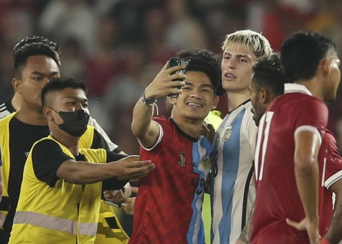 Supporter Indonesia Masuk Lapangan Usai Pertandingan VS Argentina, Hingga Selebrasi Siuu!