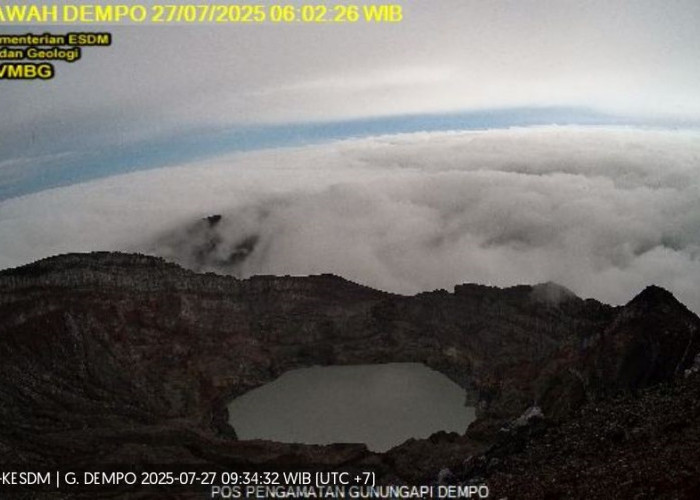 Gunung Api di Sumatera Selatan Lontarkan Awan Abu 4 Meter Dpl