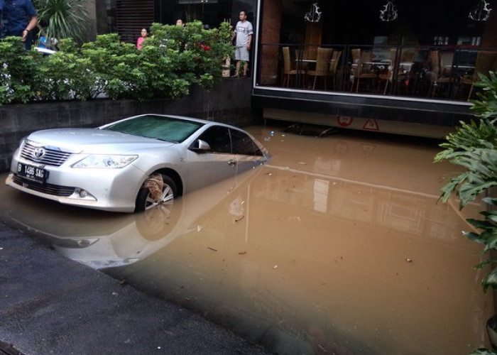 Kiat Aman Untuk Memastikan Kesehatan Mobil Setelah Terendam Banjir, Simak Penjelasannya Disini!