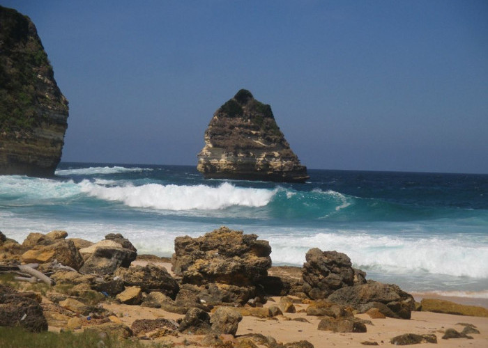 Menlelusuri Keindahan Pantai Tunak, Wisata Rekomended yang Menarik di Lombok