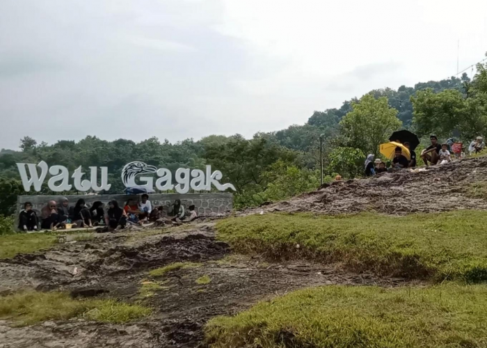 Temukan Ketenangan di Puncak Bukit Watu Gagak yang Menyajikan Pandangan yang Memukau