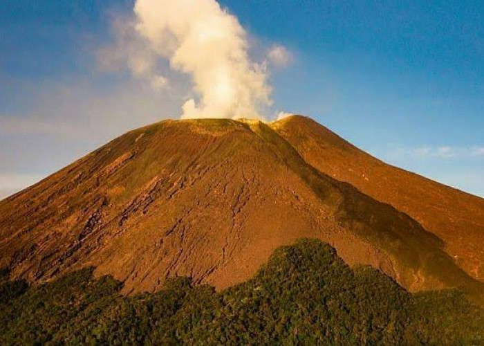 Menyingkap Tabir! Cerita Legenda Gunung Slamet dari Gunung Agung Hingga Kunci Pulau Jawa!