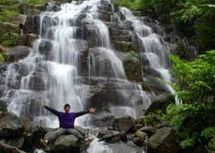 7 Destinasi Di Padang Ini Bikin Takjub, Ada Goa Bersejarah Sampe Air Terjun Bertingkat Lho!