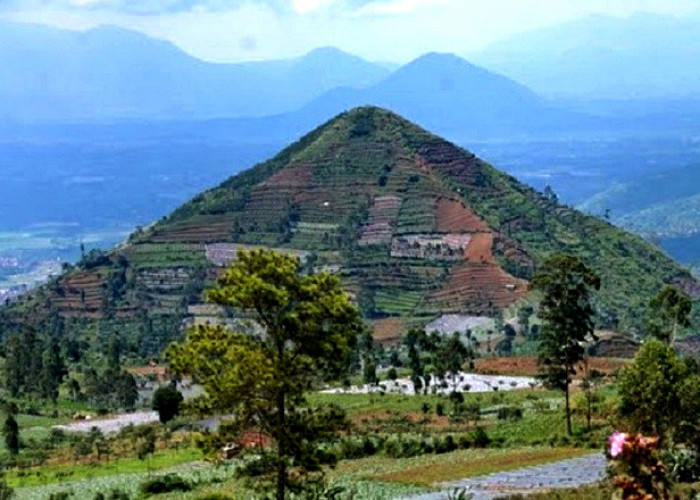 Mengulik 5 Fakta Menarik Situs  Gunung Padang 