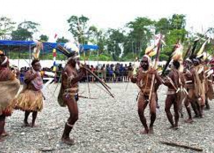 Kamu Tau Gak? Inilah 5 Suku Di Papua Yang Memiliki Tradisi Paling Unik!
