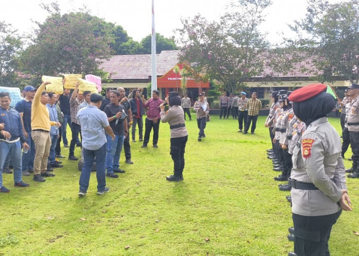 Mako Polres Diserbu Demonstran Berujung Anarkis, Rantis AWC Bubarkan Kerumunan Massa 