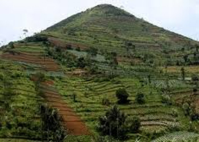 Perjalanan Sejarah di Gunung Padang, Temukan Keajaiban Arkeologi di Jawa Barat, Wisata nan Indah!