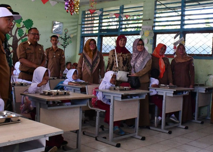 SDN 3 Kota Pagar Alam Launching Program Makan Bergizi Gratis