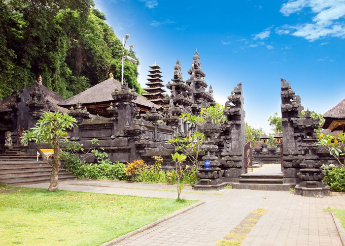 Dianggap Tempat Sakral, 10 Pura di Bali ini Menarik Perhatian Para Wisatawan 