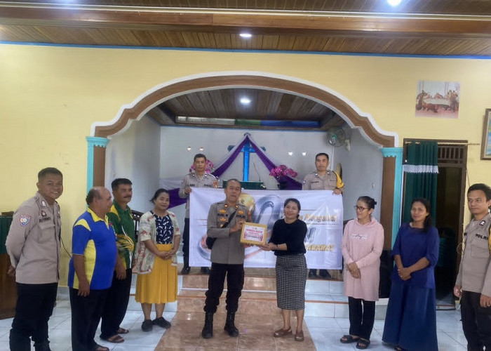 Sambut HUT Bhayangkara ke-80, Polsek Dempo Utara Gelar Baksos MENYALA di Gereja HKBP