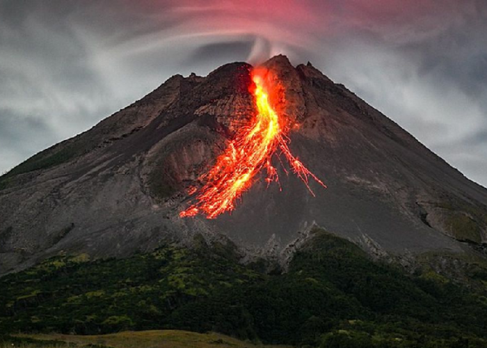 Menelusuri Gunung Rorokoan: Legenda, Sejarah, dan Kepercayaan Masyarakat Kalimantan