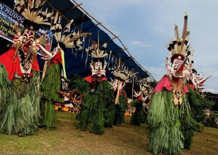 Bagaimana Suku Ot Danum Menjaga Keharmonisan dengan Alam? Temukan Jawabannya!