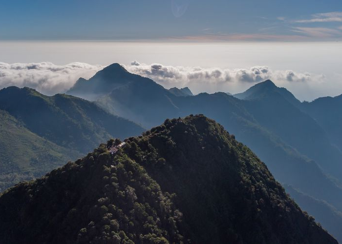 Puncak Songolikur: Dari Legenda hingga Fenomena Alam yang Menakjubkan