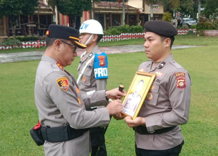 Pimpin Upacara PTDH Personel Pelanggar KEPP, AKBP Januar KS Persada : Ada Reward and Punishment