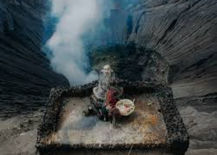 Tradisi Yadnya Kasada, Misteri Ritual Persembahan di Gunung Bromo