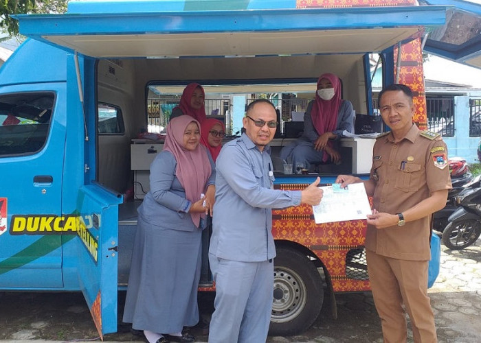 Cukup Telepon, Petugas Adminduk Datang