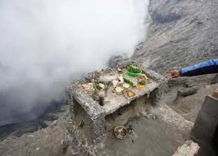 Ritual Yadnya Kasada, Mengungkap Kebatinan dan Keyakinan di Gunung Bromo
