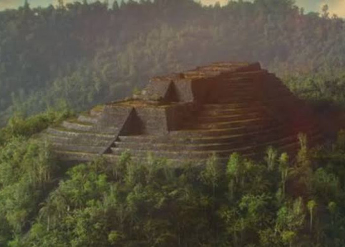 Rahasia Tersembunyi Gunung Padang, Artefak Purba dan Keajaiban Alam yang Mencengangkan Arkeolog Dunia!