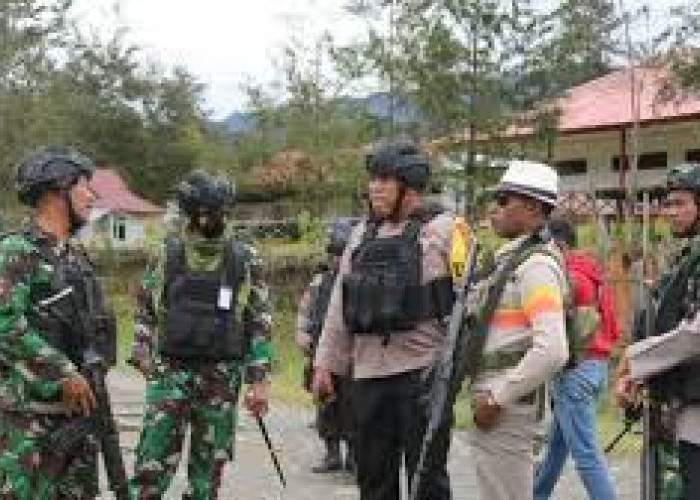 KKB Papua Makin Brutal, Oknum TNI Malah Serang Markas Polisi di Jeneponto, Ada Apa?