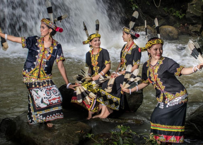 Inilah 7 Daftar Pakaian Tradisional Suku Kalimantan
