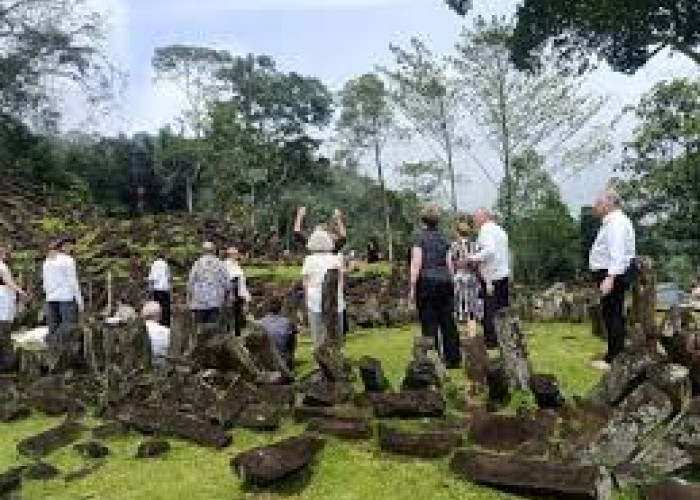 Waw, 3 Ton Logam Mulia Ditemukan Para Arkeolog di Gunung Padang, Peradaban Manusia Atau Alien-kah?