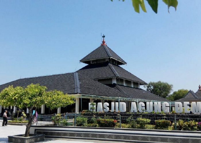 Eksplorasi Sejarah dan Keindahan Masjid Agung Demak, Tempat Berkumpul Wali Songo