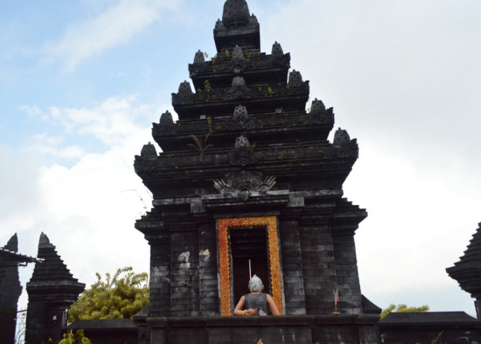 Pura Luhur Giri Arjuno, Salah Satu Wisata Religi Kota Batu Yang Wajib Dikunjungi!
