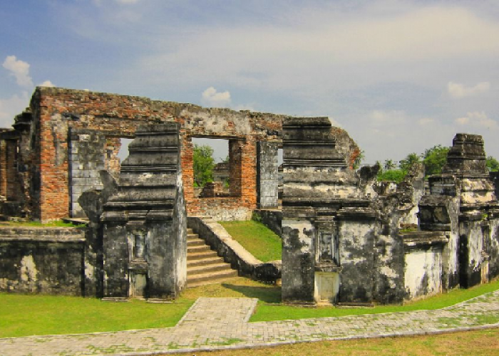 Mengungkap Sejarah Keraton Surosowan: Pusat Kekuasaan dan Kebudayaan Banten