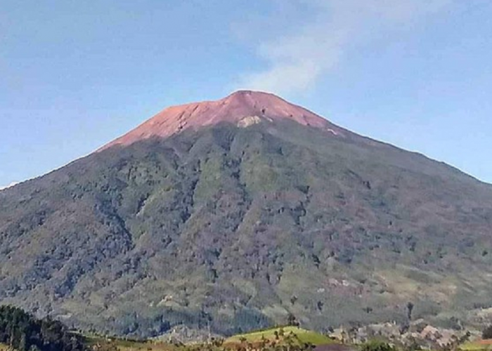 Misteri Terungkap! Begini Kisah Legenda Gunung Slamet dan Ramalan Misterius di Jawa Tengah