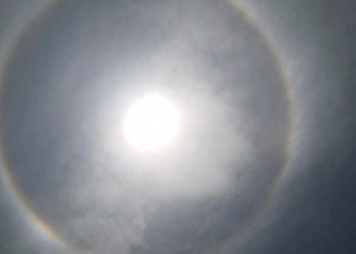 Fenomena Halo Matahari Hiasi Langit Pagar Alam