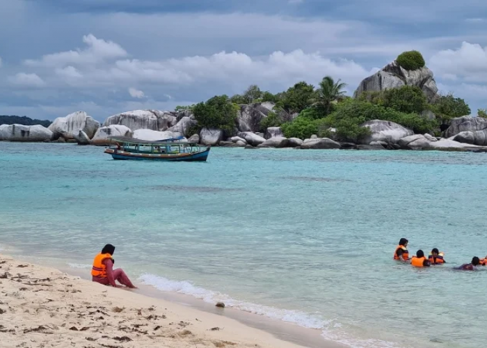 Menjelajahi Keindahan Pulau Belitung, 7 Destinasi Wisata Andalan Para Pelancong yang Wajib Dikunjungi!