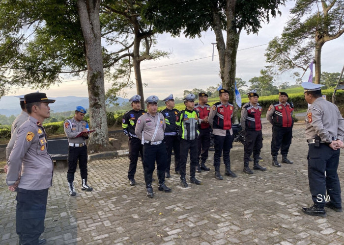 Kawal Kegiatan Pariwisata Berjalan Kondusif :Personel Polres Pagar Alam Amankan Aktivasi Gerakan Wisata Bersih