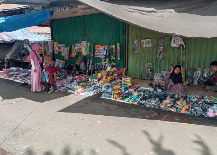 Penjual Musiman Mainan Anak Alami Peningkatan pada Momen Idul Fitri 1445 H