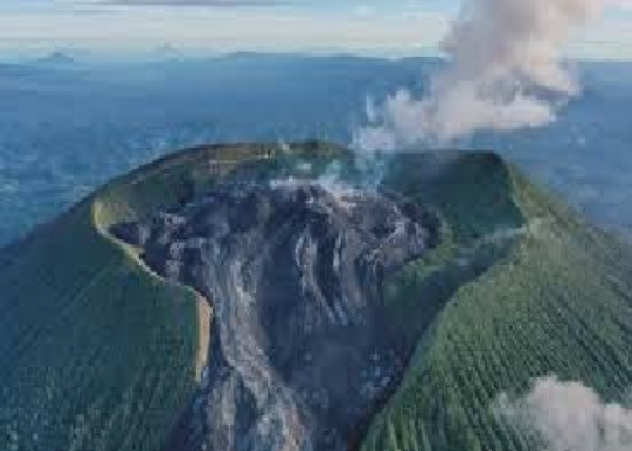 Mengungkap Sejarah dan Misteri Gunung Ibu, Sang Ibu Alam Halmahera