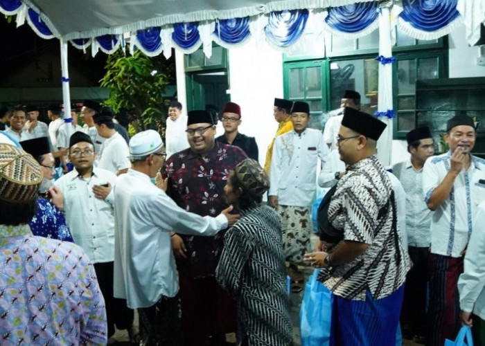 Mengenang Kecintaan Almaghfurlah KH Cholil Bisri kepada Santri di Acara Haul ke-19