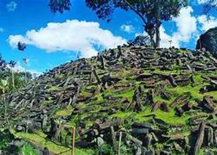 Masyarakat Tercengang Dengar Peneliti Temukan 3 Ton Logam Mulia di Gunung Padang! Simak Cerita Lengkapnya