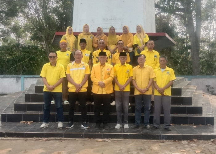 HUT ke-62 Golkar, DPD Pagar Alam Ziarah Makam Pahlawan dan Santuni Anak Yatim
