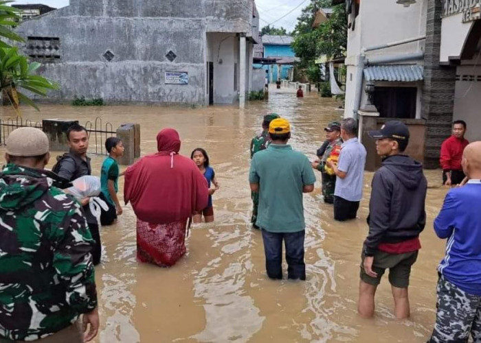 Kemensos Salurkan Bantuan Logistik untuk Warga Terdampak Banjir di Solo