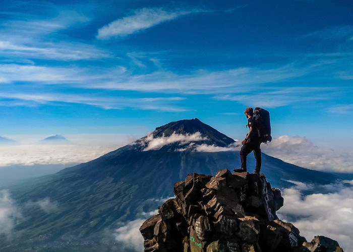 Keajaiban 5 Gunung Sakral di Pulau Jawa, Dari Pengabul Permintaan Hingga Kekayaan Spiritual, Mantaps Tak!