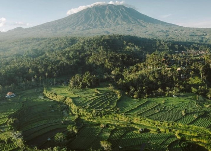 Misteri Puncak Gunung Agung Bali, Pesona Mistis dan Pengalaman Spiritual yang Memukau