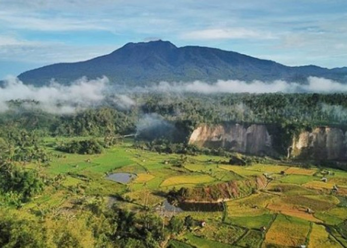 Gunung Pesagi, Antara Pesona Alam dan Warisan Budaya Lampung, Begini Penjelasan Lengkapnya!