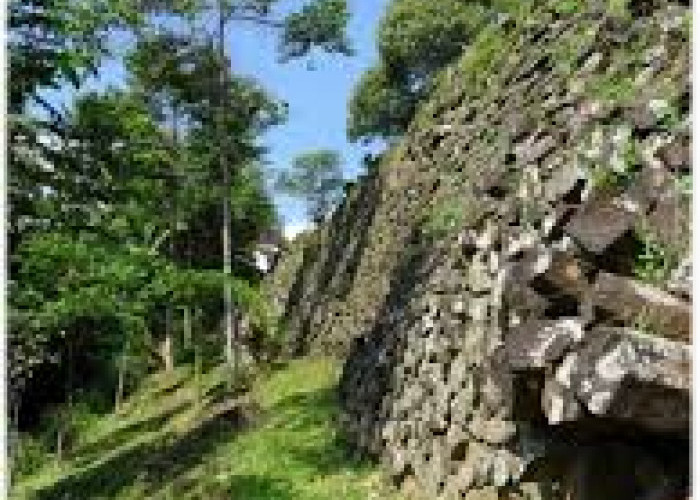 Waw, Di dalam situs Gunung Padang ditemukan artefak, patung batu, keramik, dan logam, Ayo Milik Siapa?