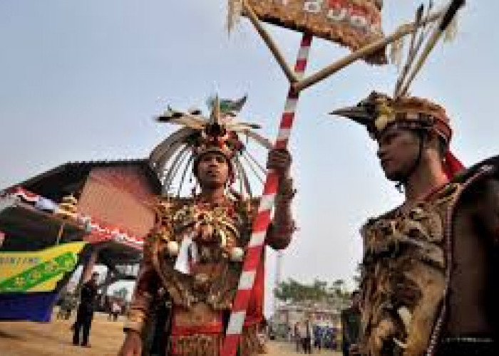 Berbahaya! Ini 4 Suku Asli Penghuni Hutan Kalimantan, Nomor 3 Miliki Senjata