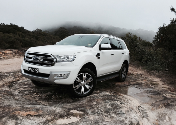 Ford Everest 2016: SUV Diesel Tangguh dengan Performa Arogan, Namun Kalah Tenar dari Fortuner dan Pajero