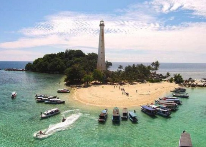 Destinasi Terbaik di Pulau Belitung, 7 Wisata dengan Keindahan Alam yang Memukau