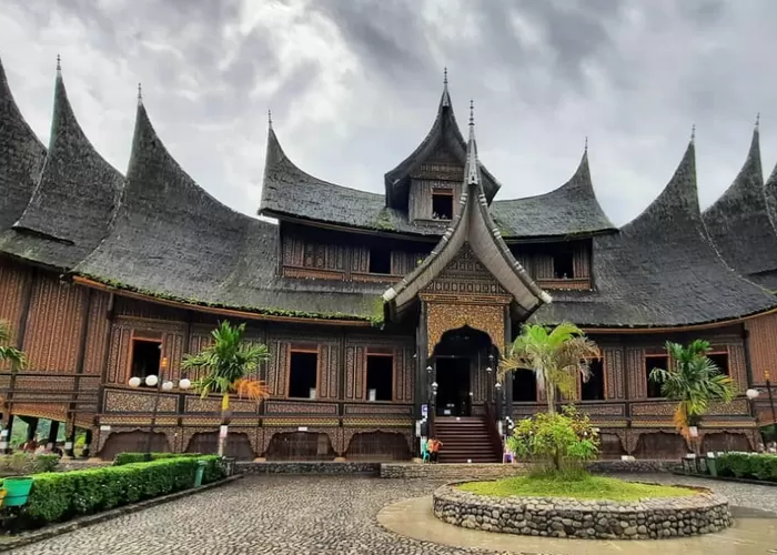 Mengenal Lebih Dekat Istana Pagaruyung, Permata Sejarah di Tanah Minangkabau