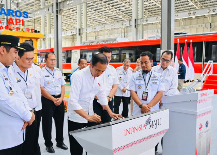 Presiden Jokowi Resmikan Pengoperasian Jalur Kereta Api Lintas Makassar-Parepare