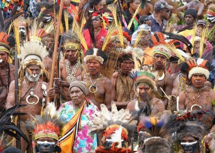 Wow Keren! 5 Suku di Tanah Papua Ini Memiliki Tradisi Yang Unik Banget!